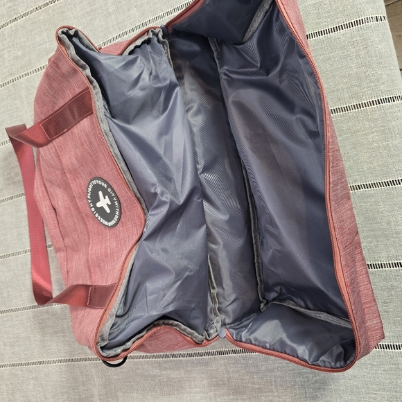 WEEKEND EIGHT TRAVEL BAG COOLER INSULATED LINED( 5 compartments) - Picture 5 of 15